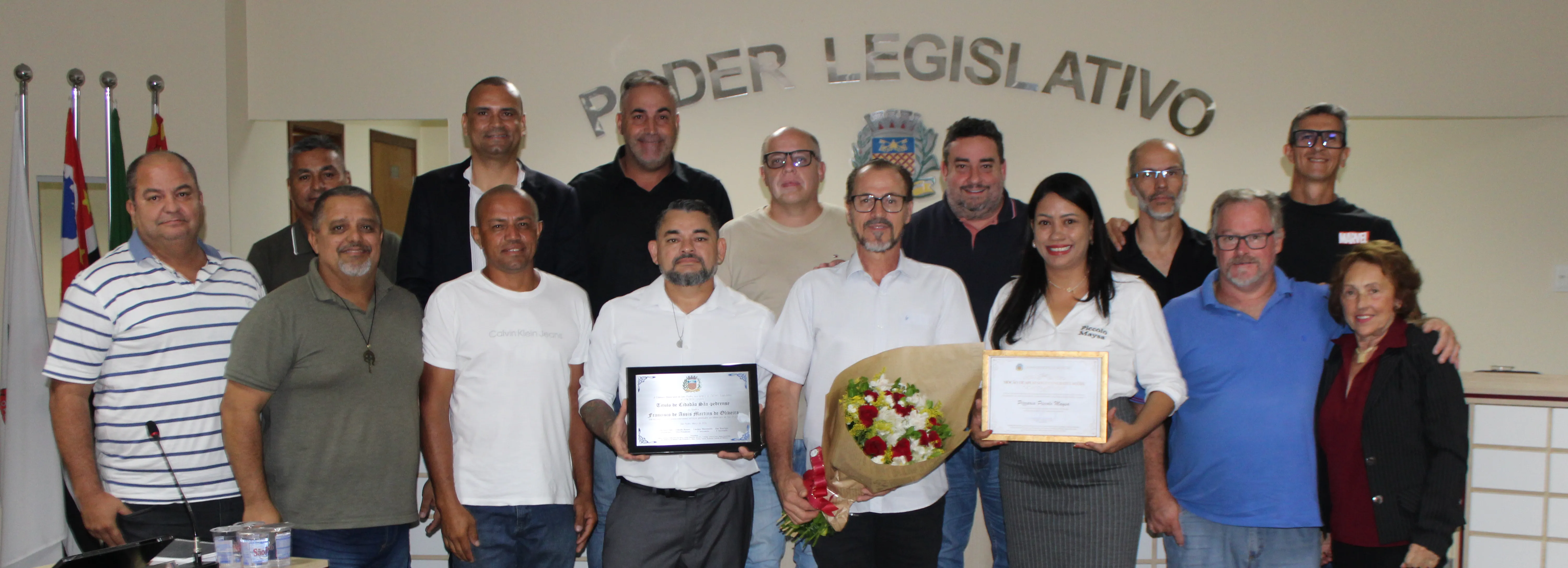 Moção de Aplausos e Título