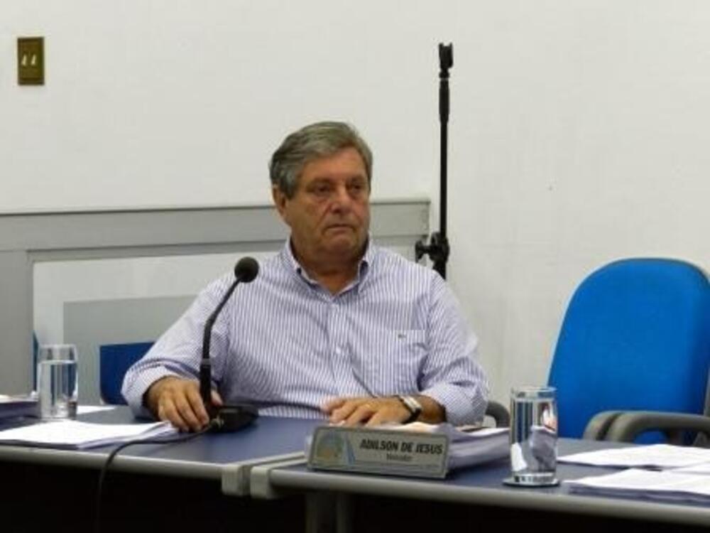 LUIZ AZZINI REQUER INFORMAÇÕES DO EXECUTIVO SOBRE SERVIÇOS TELEFÔNICOS