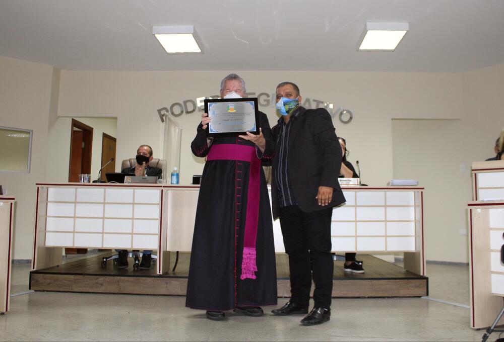 CÂMARA ENTREGA TÍTULO DE CIDADÃO AO MONSENHOR JOSÉ BOTEON