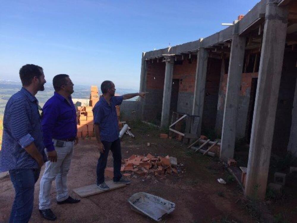 VEREADORES VISITAM OBRA NA RAMPA DE VOO LIVRE