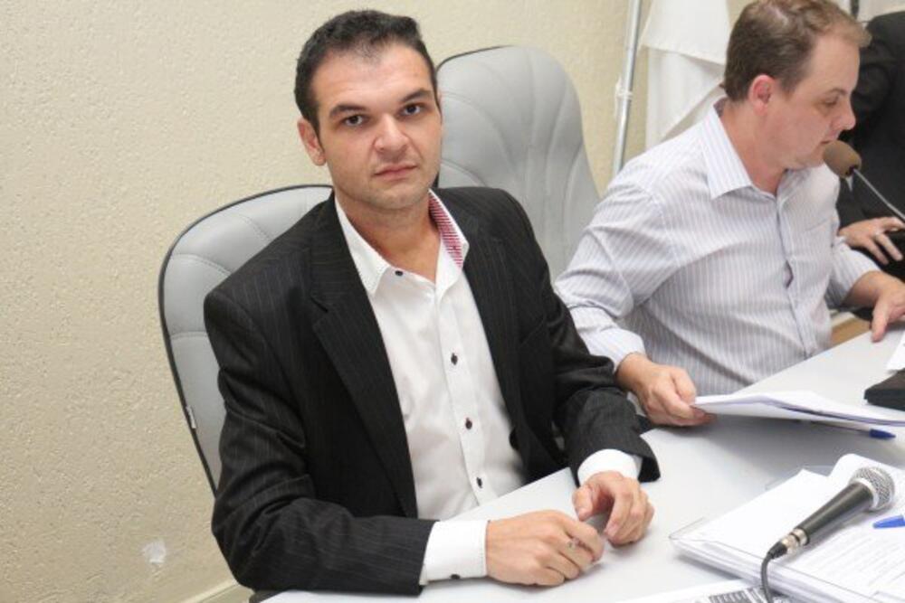 IVAN TEIXEIRA PEDE A INSTALAÇÃO DE VENTILADORES NA ESCOLA PROFESSOR JOAQUIM NORBERTO DE TOLEDO