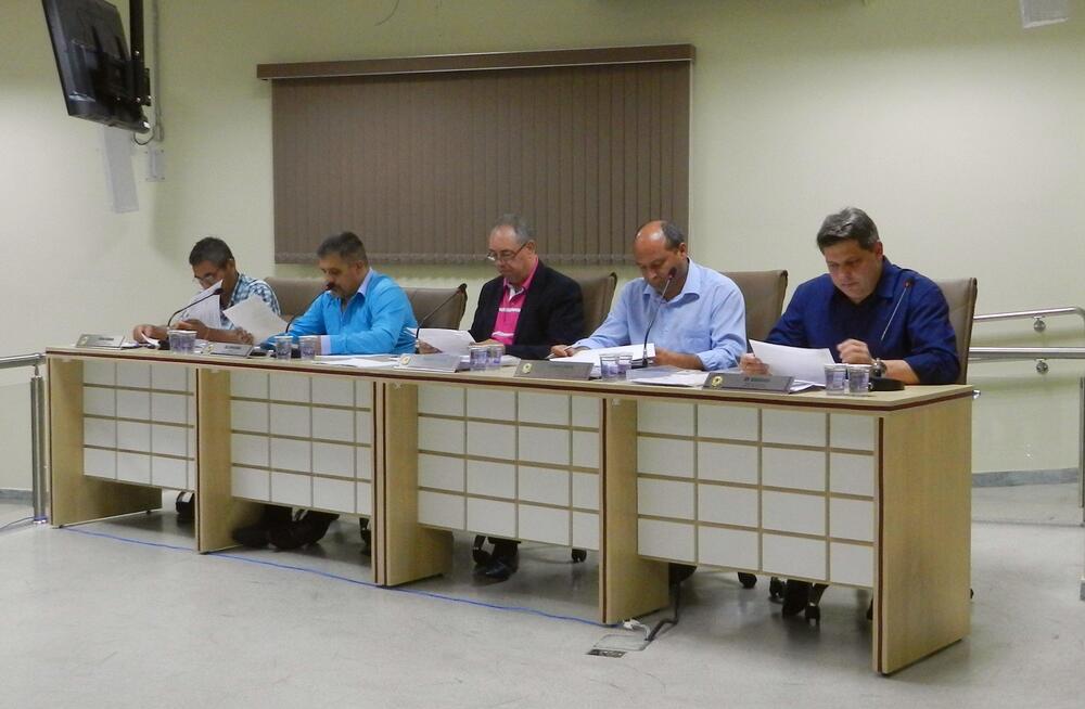 CÂMARA APROVA MOÇÃO DE APLAUSOS A GUARDAS CIVIS E PROFISSIONAIS DA SAÚDE