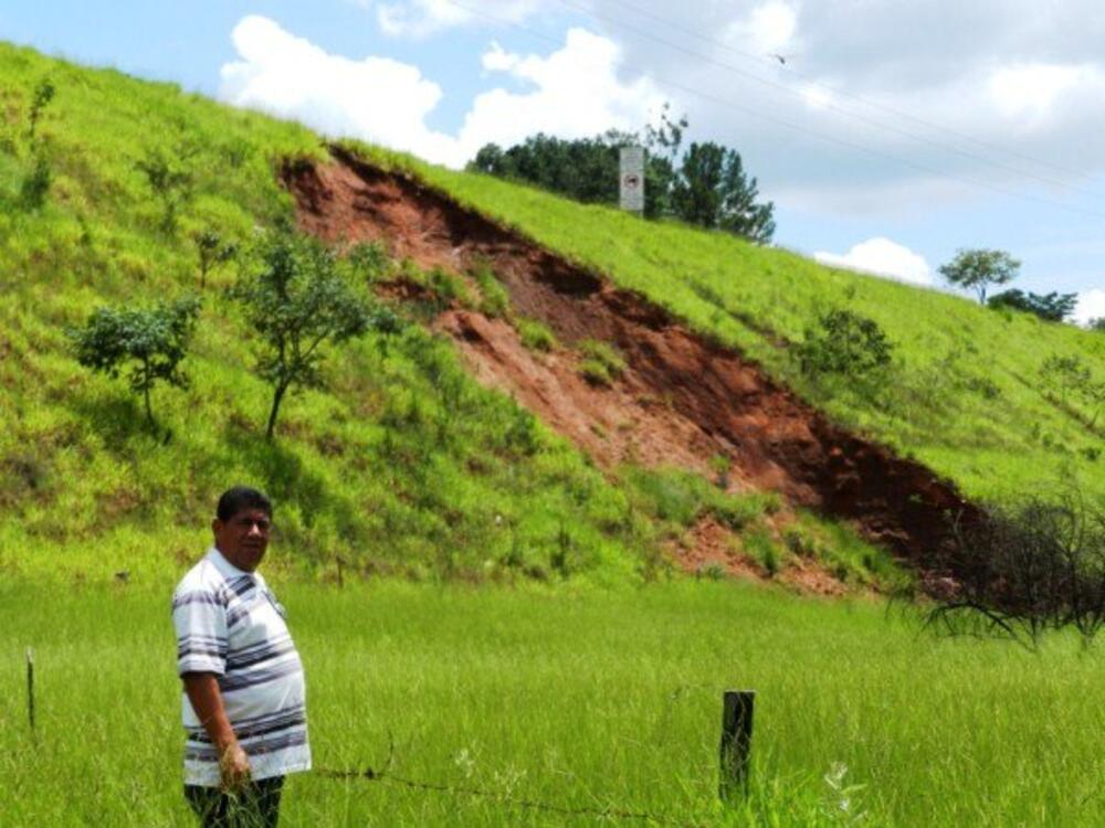 VEREADOR ALERTA DER SOBRE EROSÃO EM ACOSTAMENTO DA SP 191-KM 114