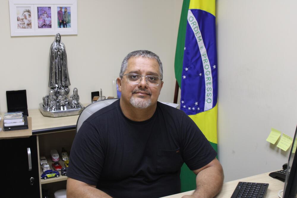 VEREADOR SOLICITA REDUTORES DE VELOCIDADE NO FLORESTA ESCURA.
