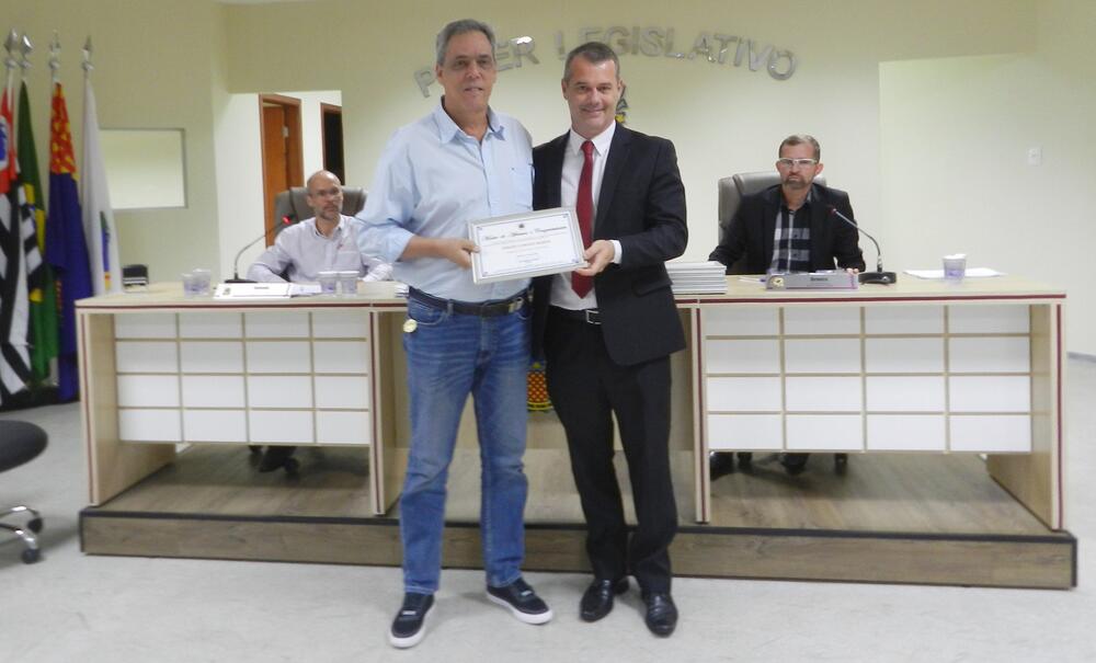CÂMARA ENTREGA MOÇÃO DE APLAUSOS À ORGANIZAÇÃO DO BLOCO DO SÃO JOÃO
