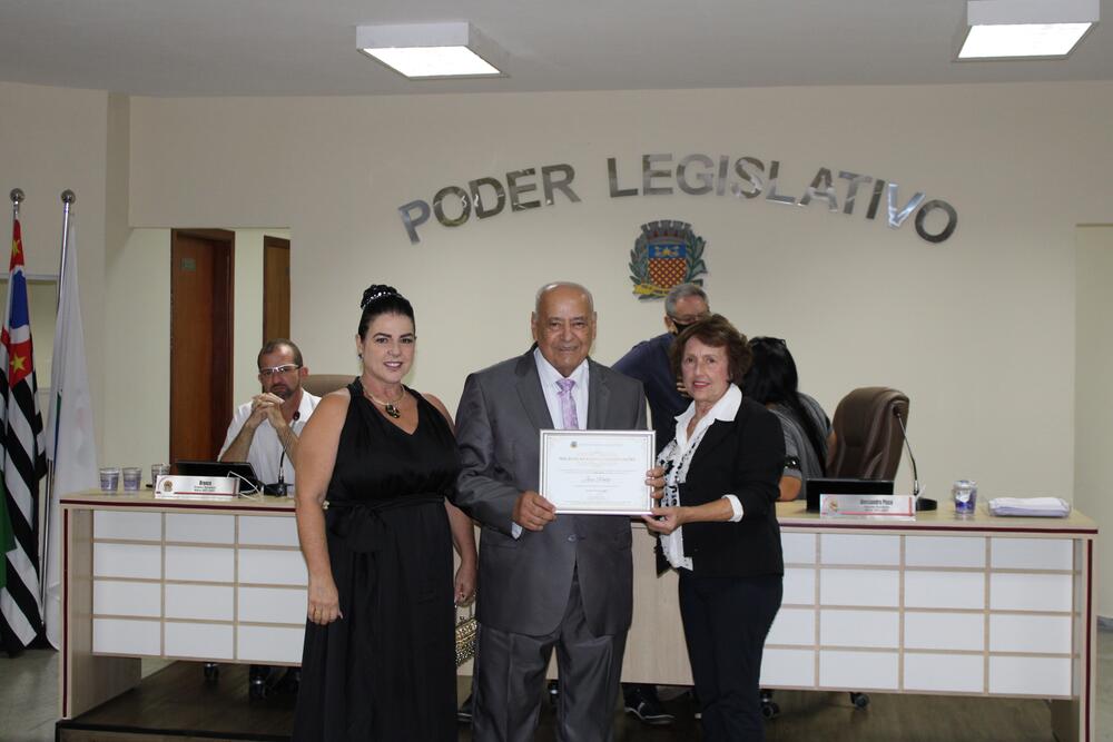 CÂMARA ENTREGA MOÇÃO DE APLAUSOS AO SENHOR JOSÉ POLLO
