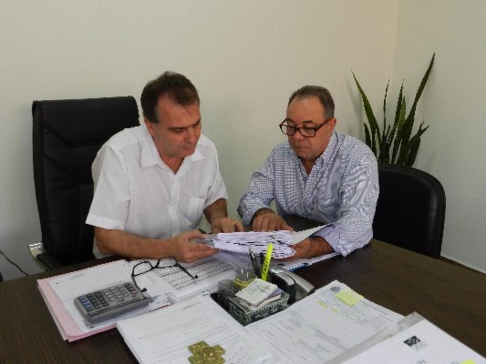 PRESIDENTE DA CÂMARA DE SÃO PEDRO ADOTA MEDIDAS CONTRA EMPRESA QUE ABANDONOU OBRA DO NOVO PRÉDIO