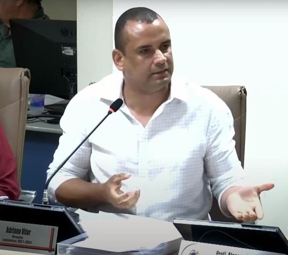 VEREADOR ADRIANO VÍTOR SOLICITA INFORMAÇÕES SOBRE TAXISTAS CADASTRADOS NO MUNICÍPIO