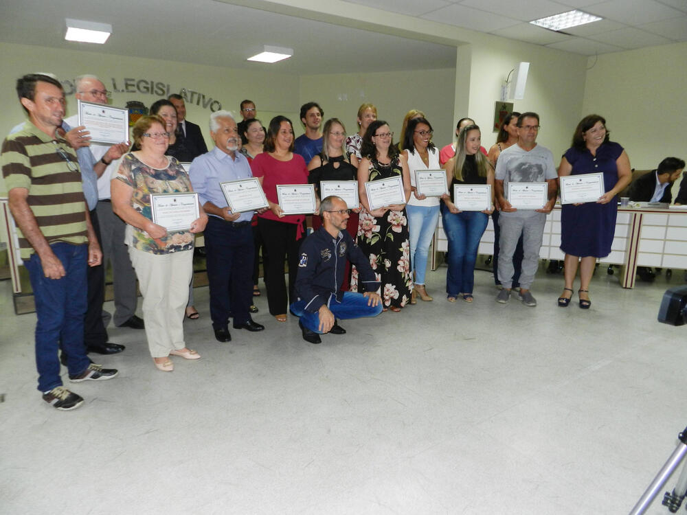 CÂMARA ENTREGA MOÇÃO DE APLAUSOS À EQUIPE DA EMEB “IRACY BERTOCHI”.