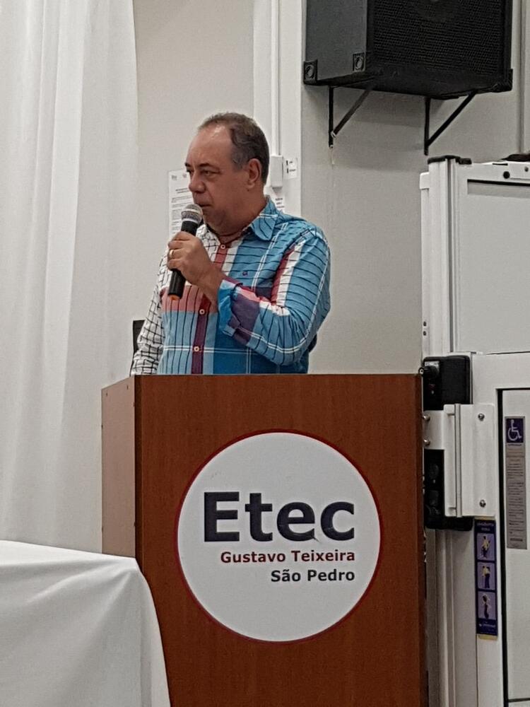 PRESIDENTE DA CÂMARA PARTICIPA DE FORMATURA NA ETEC