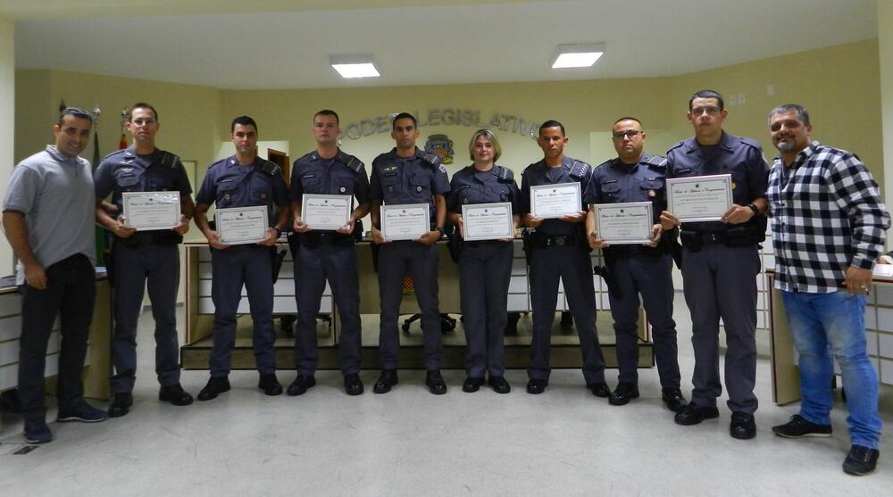 CÂMARA ENTREGA MOÇÃO DE APLAUSOS A POLICIAIS MILITARES DE SÃO PEDRO