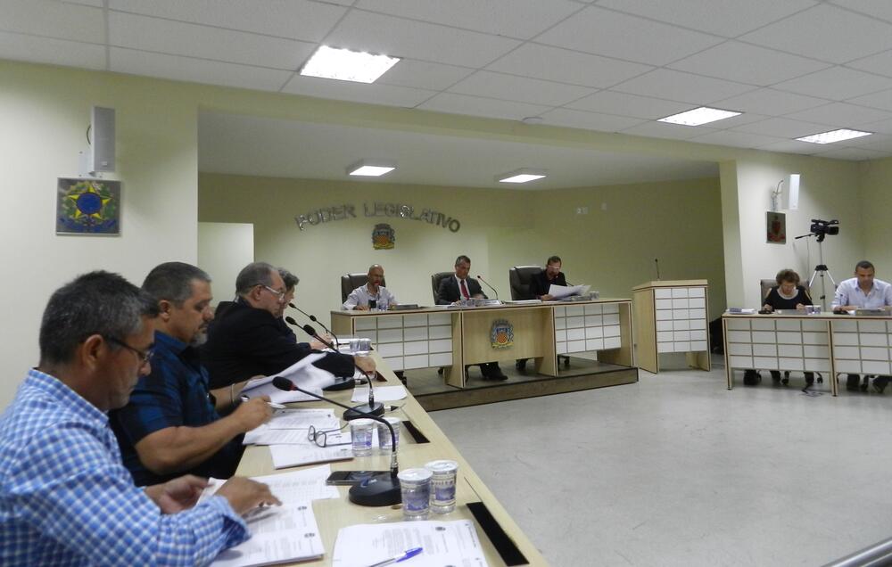 CÂMARA APROVA PL QUE OBRIGA FARMÁCIAS A RECOLHEREM MEDICAMENTOS VENCIDOS