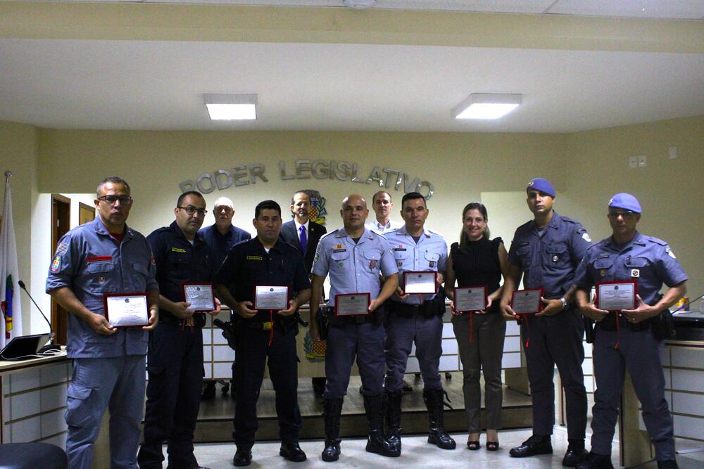 POLICIAIS DESTAQUE DE 2023 RECEBEM HOMENAGEM DA CÂMARA