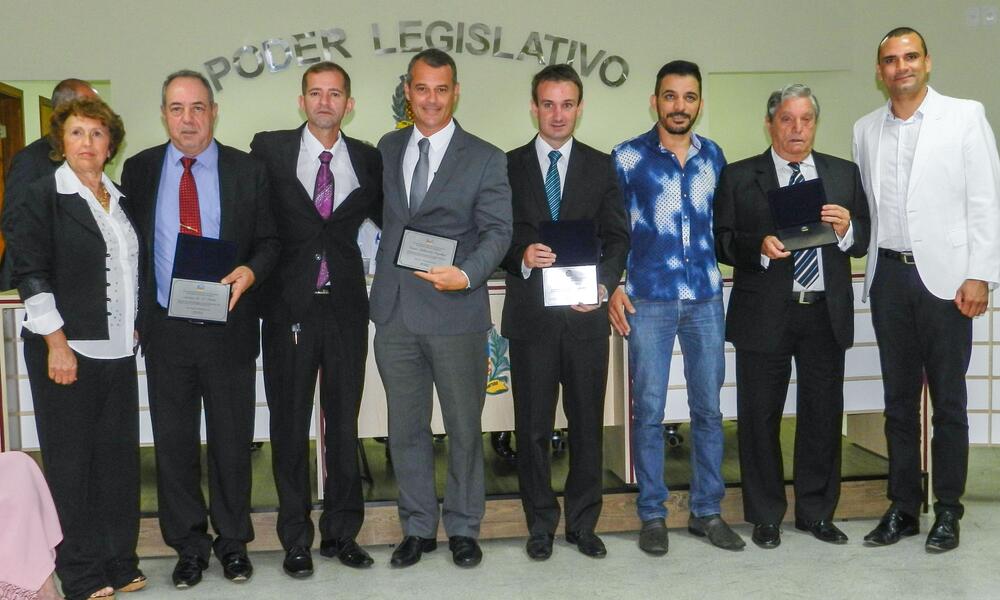 SESSÃO SOLENE PRESTA HOMENAGEM AOS EX-PRESIDENTES DA CÂMARA MUNICIPAL