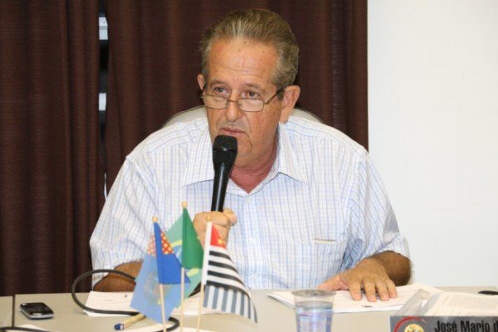 MÁRIO DE BARROS SOLICITA ESTUDOS VISANDO A LIMPEZA E DESASSOREAMENTO DA REPRESA