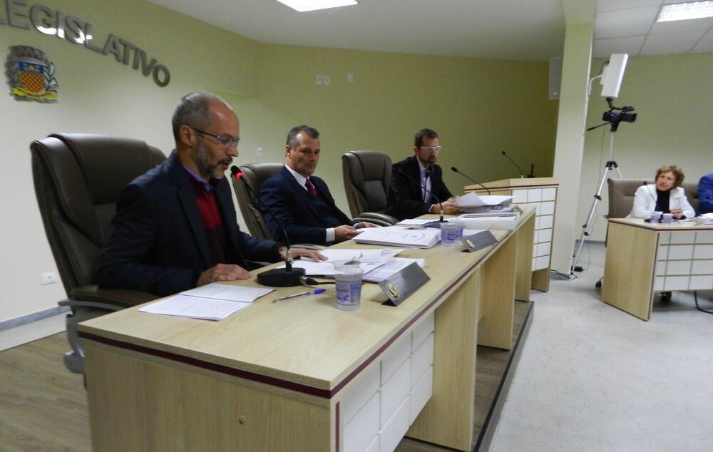 REQUERIMENTO QUE PEDE VAGAS DE EMBARQUE E DESEMBARQUE É APROVADO
