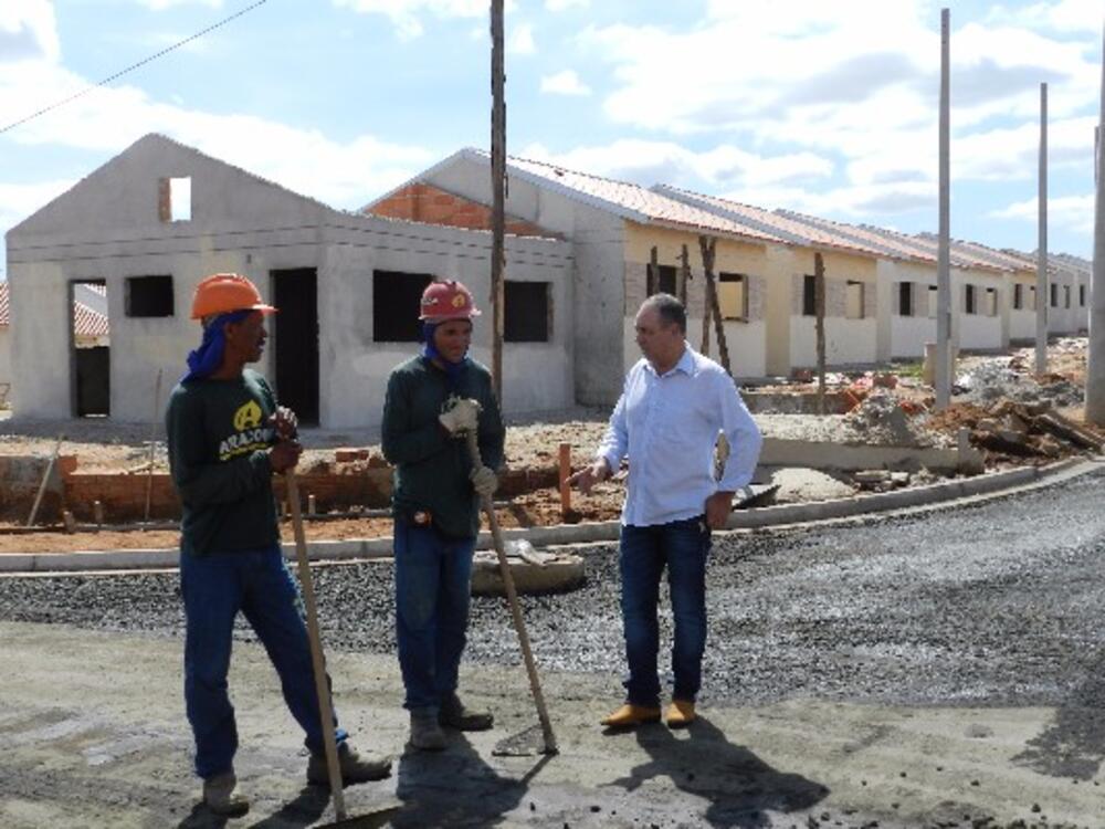 PRESIDENTE DA CÂMARA VISITA OBRAS DO RESIDENCIAL SÃO PEDRO