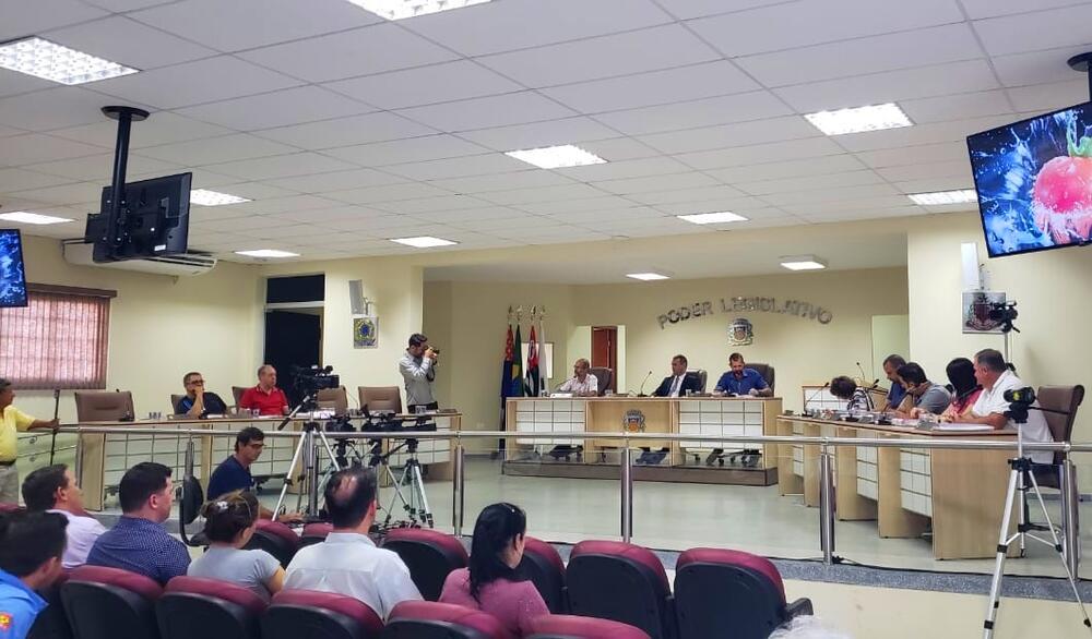 EM SESSÃO EXTRAORDINÁRIA, CÂMARA REVOGA LEI QUE REGULAMENTA DISTRIBUIÇÃO DE PANFLETOS