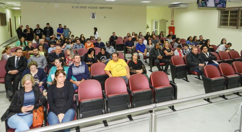 CÂMARA REALIZA SOLENIDADE PARA ENTREGA DE MOÇÕES