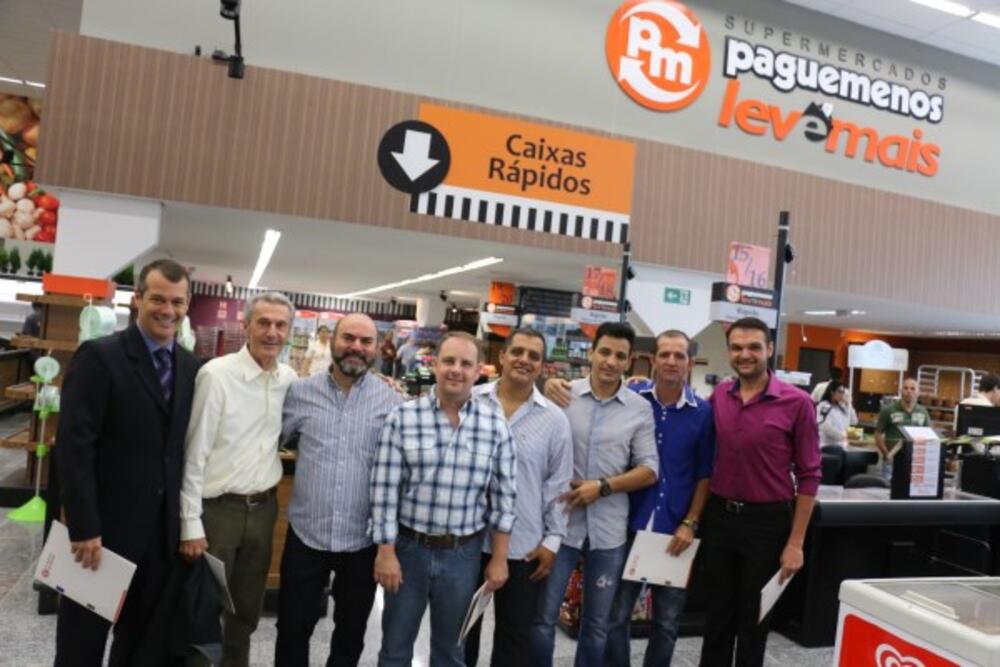 SUPERMERCADO PAGUE MENOS ABRE AS PORTAS PARA AUTORIDADES DO MUNICÍPIO