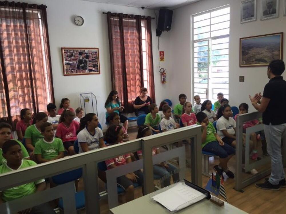 CÂMARA MUNICIPAL RECEBE VISITA DOS ALUNOS DA ESCOLA MARIA DE FÁTIMA DO AMARAL