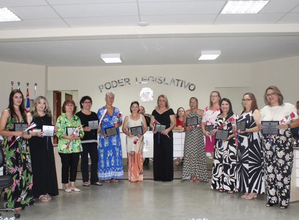 EDUCADORES DO ANO 2023 RECEBEM HOMENAGEM
