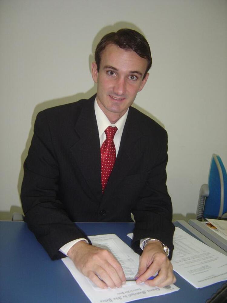 THIAGO CONVIDA EMPRESAS A SE INSTALAREM NA CIDADE