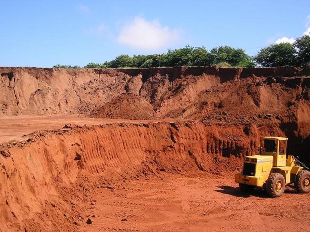 BOMTORIM QUESTIONA RETIRADA DE TERRA DO DISTRITO INDUSTRIAL