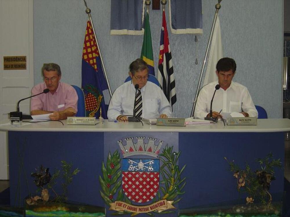 VEREADORES DELIBERAM PROJETOS EM SESSÃO EXTRAORDINÁRIA