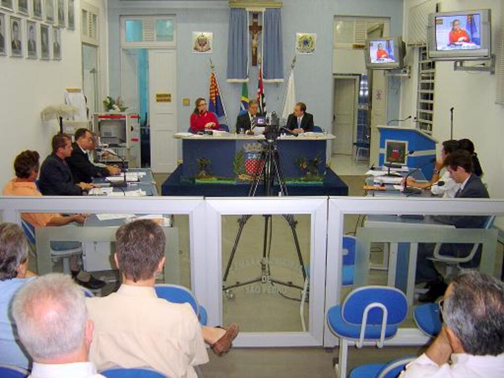 SECRETÁRIA COMPARECE À CÂMARA E FALA SOBRE PROBLEMAS NA SAÚDE PÚBLICA