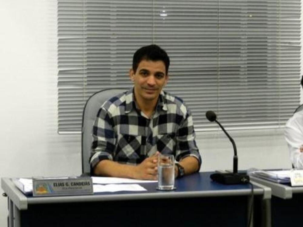 ELIAS CANDEIAS QUESTIONA EXECUTIVO SOBRE VERBA APLICADA NA ÁREA DA SAÚDE
