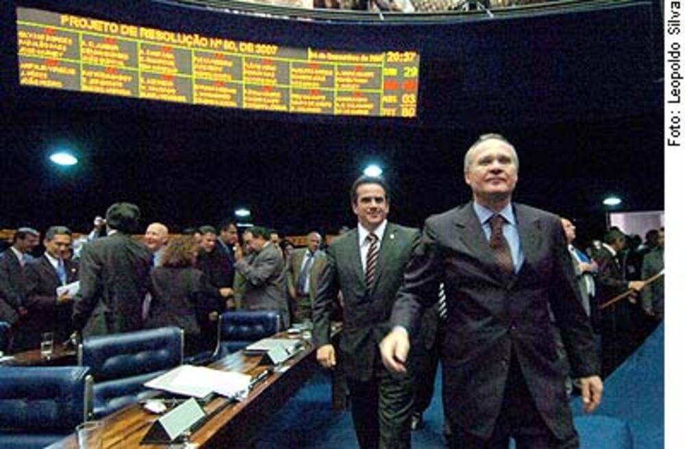 RENAN É ABSOLVIDO PELA SEGUNDA VEZ PELO SENADO