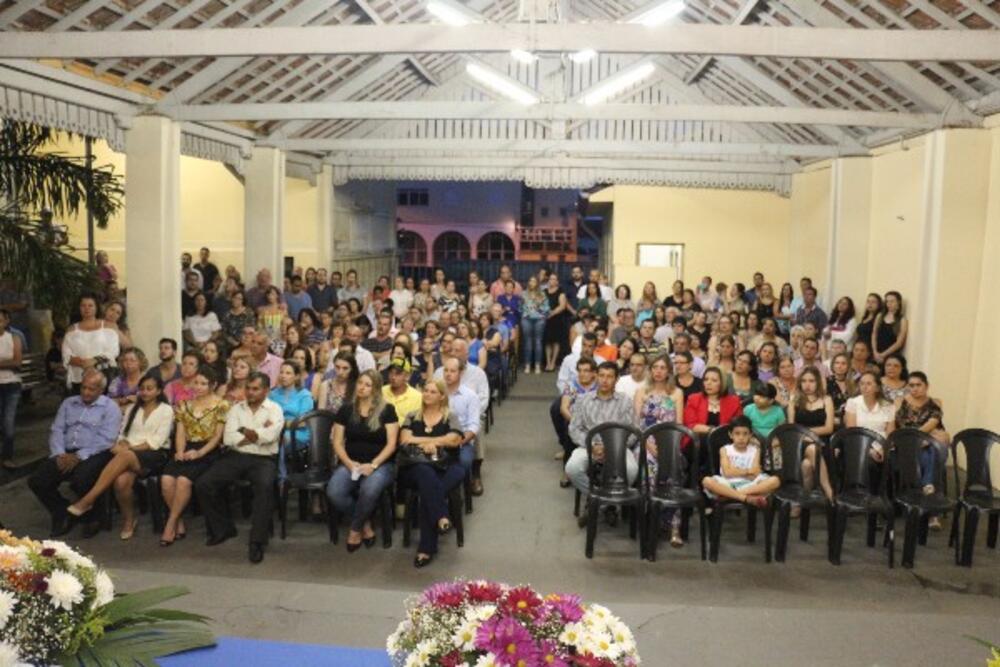 PROFISSIONAIS DA REDE MUNICIPAL DE ENSINO RECEBEM O PRÊMIO EDUCADOR DO ANO
